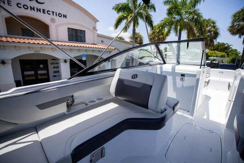 New 2022 Hurricane SunDeck OB SD 235 OB #8013 image 17