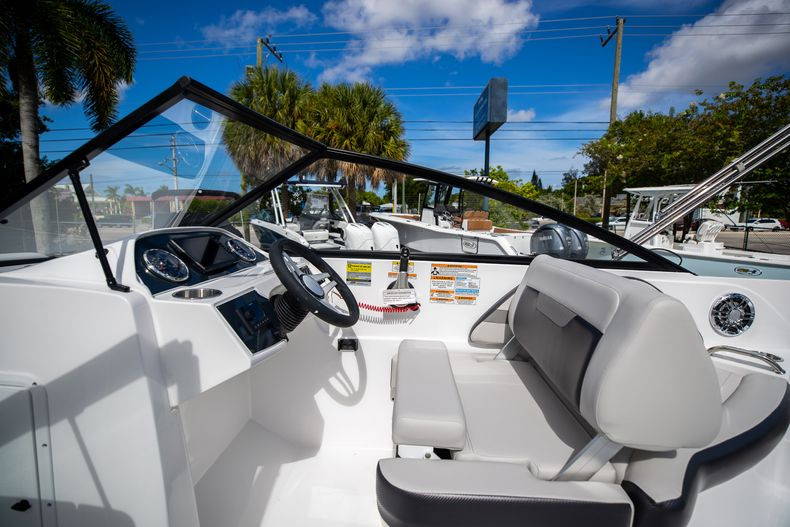 New 2022 Hurricane SunDeck OB SD 235 OB #7864 image 19