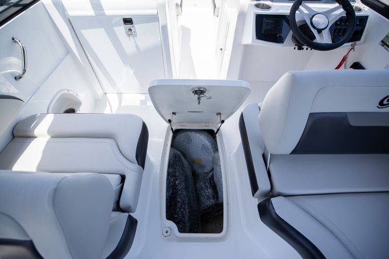New 2022 Hurricane SunDeck OB SD 235 OB #8013 image 20