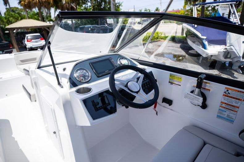 New 2022 Hurricane SunDeck OB SD 235 OB #8013 image 22