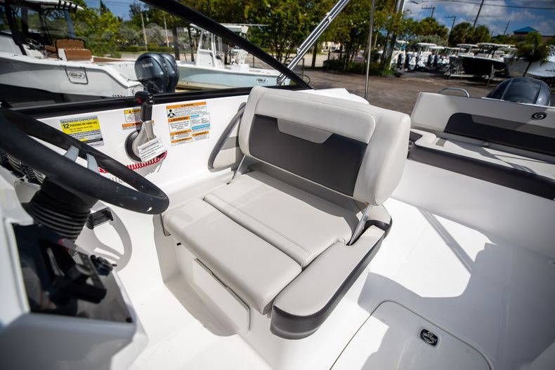 New 2022 Hurricane SunDeck OB SD 235 OB #7864 image 24