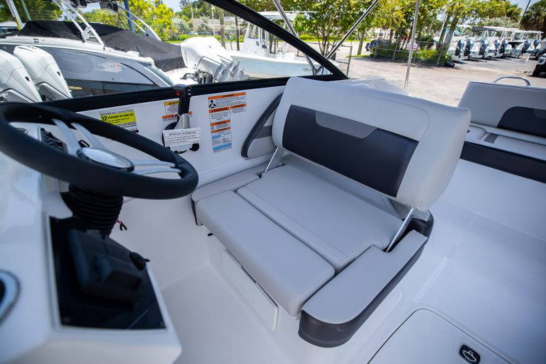 New 2022 Hurricane SunDeck OB SD 235 OB #8013 image 28
