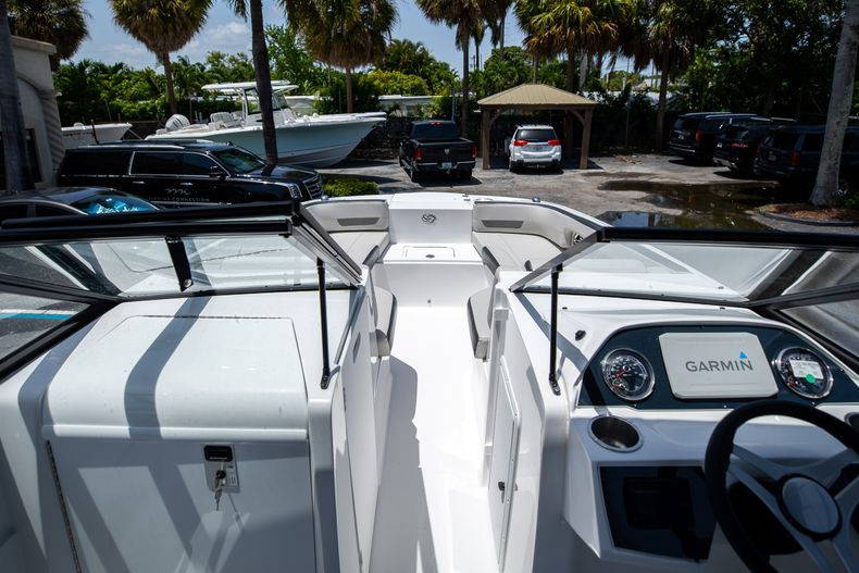 New 2022 Hurricane SunDeck OB SD 235 OB #8013 image 31