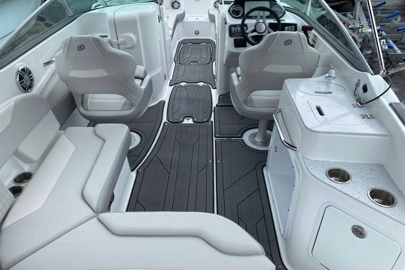 New 2022 Hurricane SunDeck OB SD 2400 OB #5757 image 2