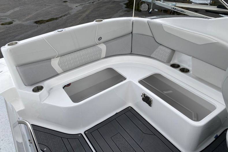New 2022 Hurricane SunDeck OB SD 2400 OB #5757 image 4
