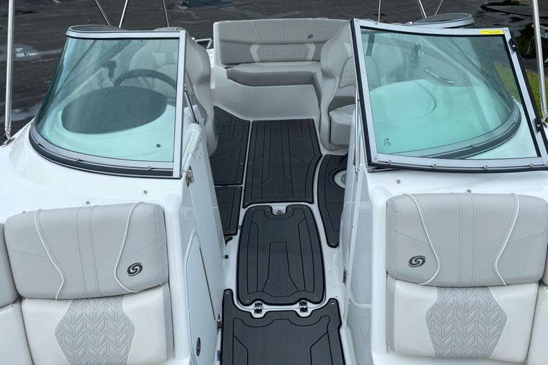 New 2022 Hurricane SunDeck OB SD 2400 OB #5757 image 10