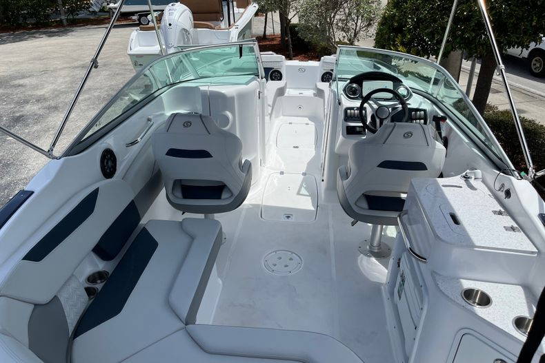 New 2022 Hurricane SunDeck OB SD 2400 OB #6944 image 9