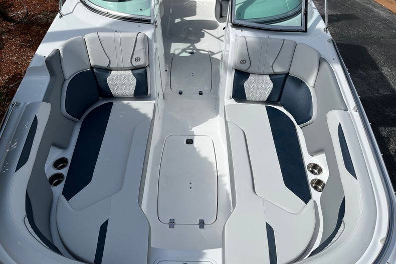 New 2022 Hurricane SunDeck OB SD 2400 OB #6944 image 13