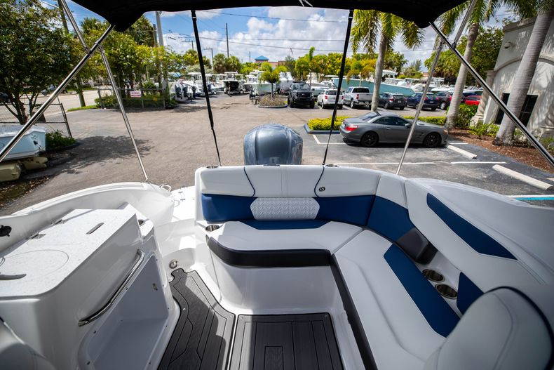New 2022 Hurricane SunDeck OB SD 2400 OB #7667 image 14
