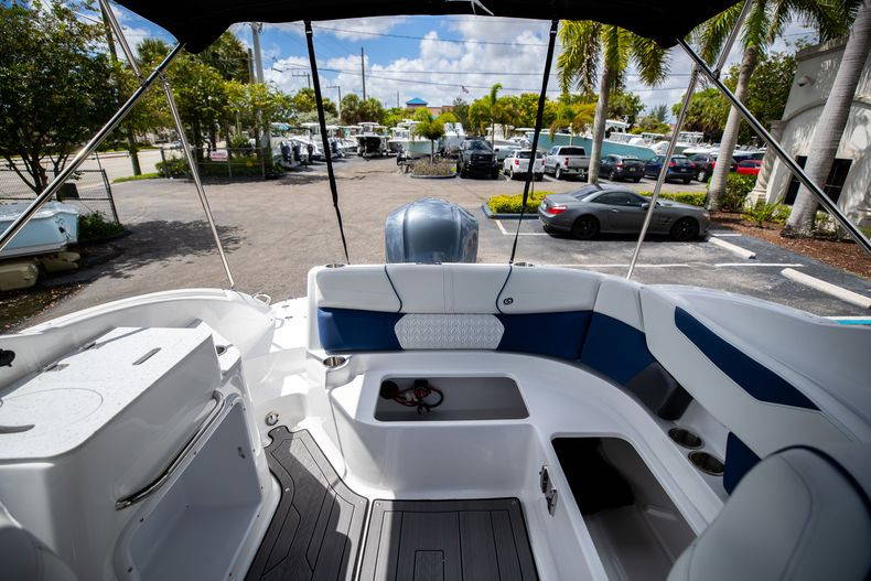 New 2022 Hurricane SunDeck OB SD 2400 OB #7667 image 15