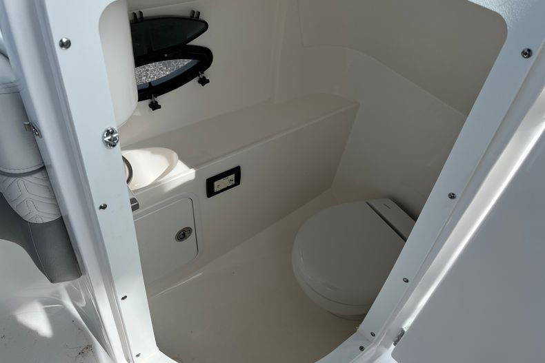 New 2022 Hurricane SunDeck OB SD 2400 OB #6944 image 19