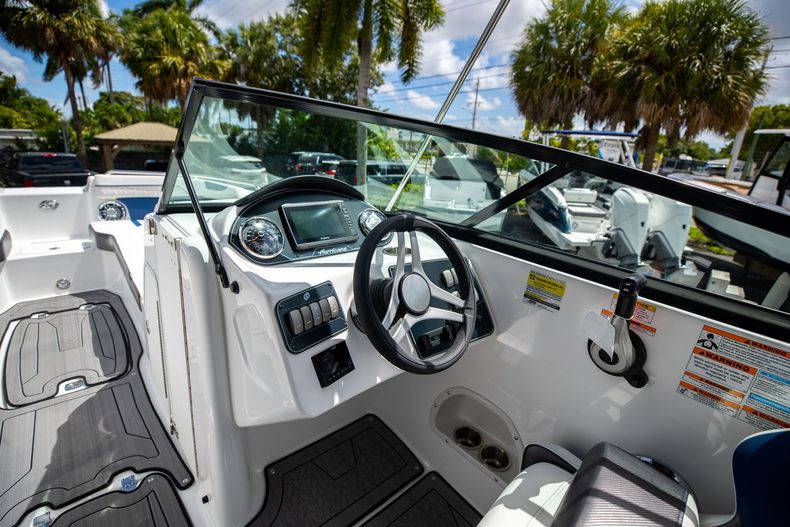 New 2022 Hurricane SunDeck OB SD 2400 OB #7667 image 17