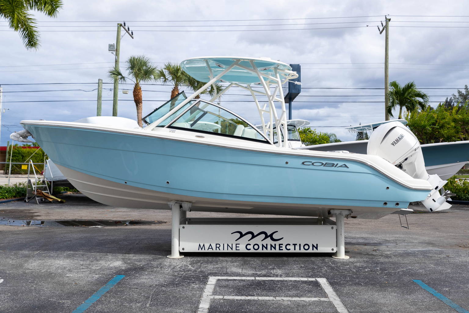 New 2023 Cobia 240 DC #E033 image 5