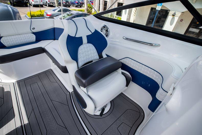 New 2022 Hurricane SunDeck OB SD 2400 OB #7667 image 26