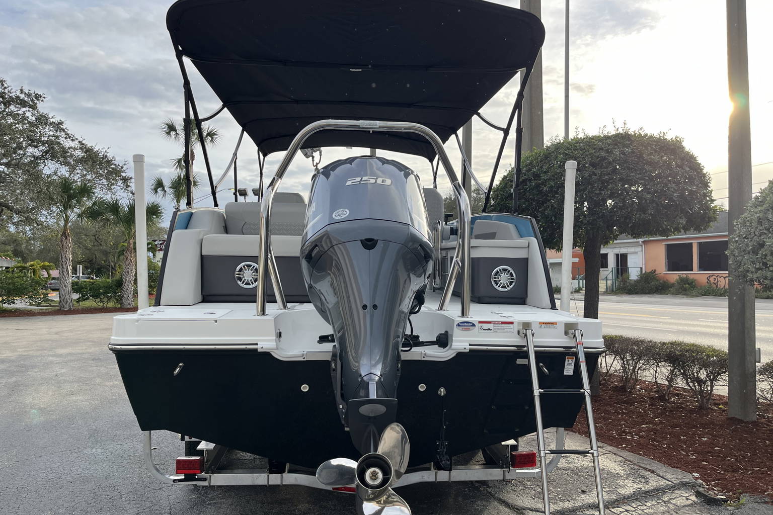 New 2024 Hurricane FunDeck 2360 SFL OB #6055 image 5