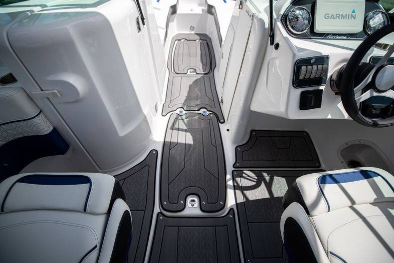 New 2022 Hurricane SunDeck OB SD 2400 OB #7667 image 28
