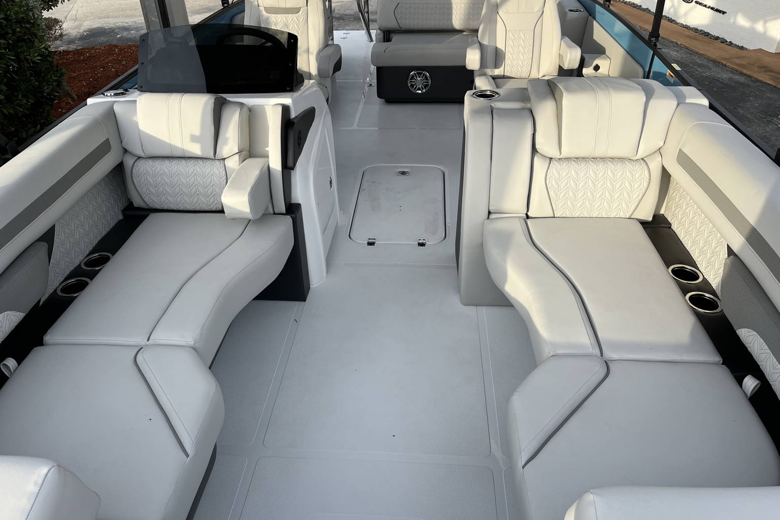 New 2024 Hurricane FunDeck 2360 SFL OB #6055 image 15