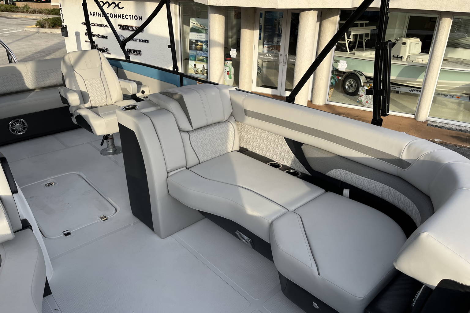 New 2024 Hurricane FunDeck 2360 SFL OB #6055 image 17