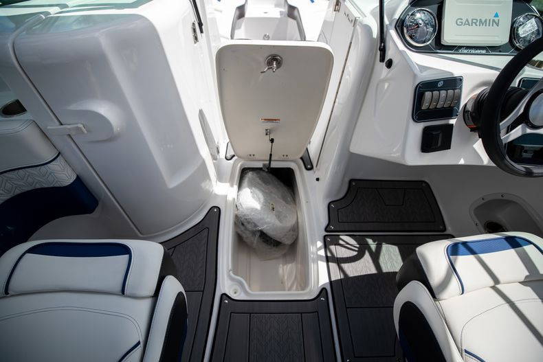 New 2022 Hurricane SunDeck OB SD 2400 OB #7667 image 29