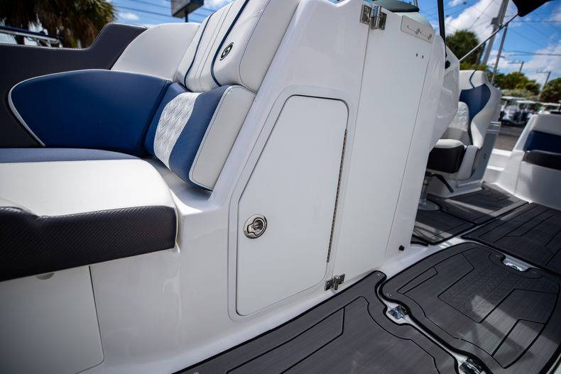 New 2022 Hurricane SunDeck OB SD 2400 OB #7667 image 30