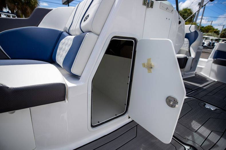 New 2022 Hurricane SunDeck OB SD 2400 OB #7667 image 31