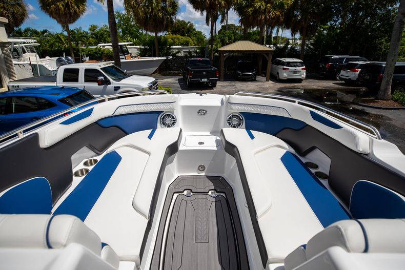 New 2022 Hurricane SunDeck OB SD 2400 OB #7667 image 32