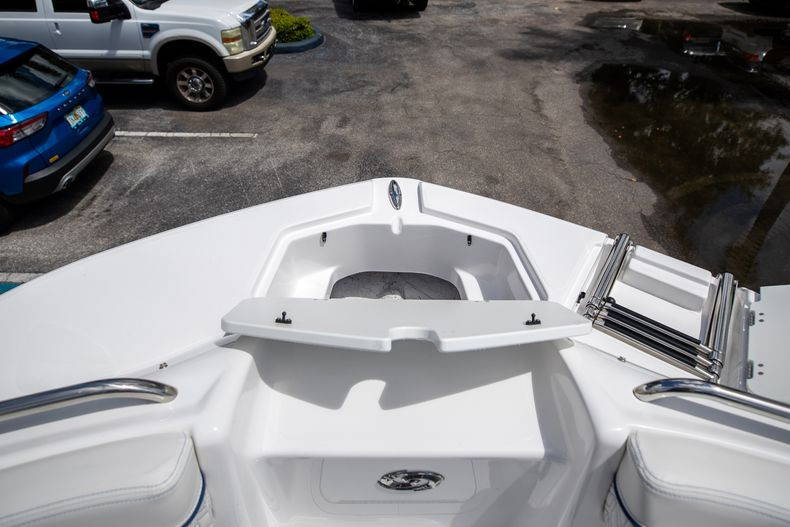 New 2022 Hurricane SunDeck OB SD 2400 OB #7667 image 35