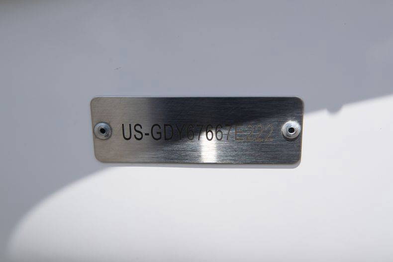 New 2022 Hurricane SunDeck OB SD 2400 OB #7667 image 37