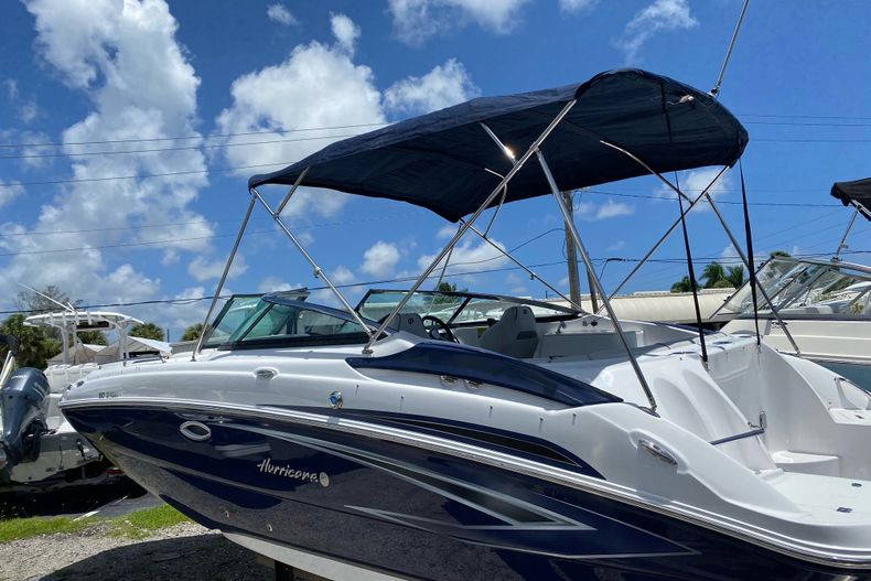 New 2022 Hurricane SunDeck OB SD 2400 OB #7203 image 2