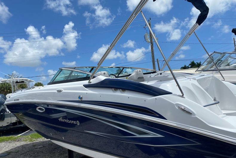 New 2022 Hurricane SunDeck OB SD 2400 OB #7203 image 4
