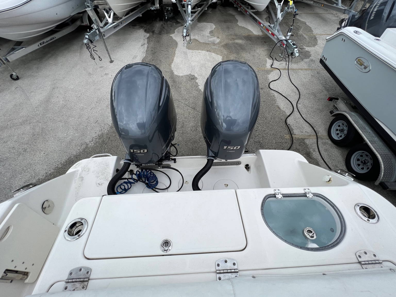 Alternative image of Robalo R242 in Fort Lauderdale, FL