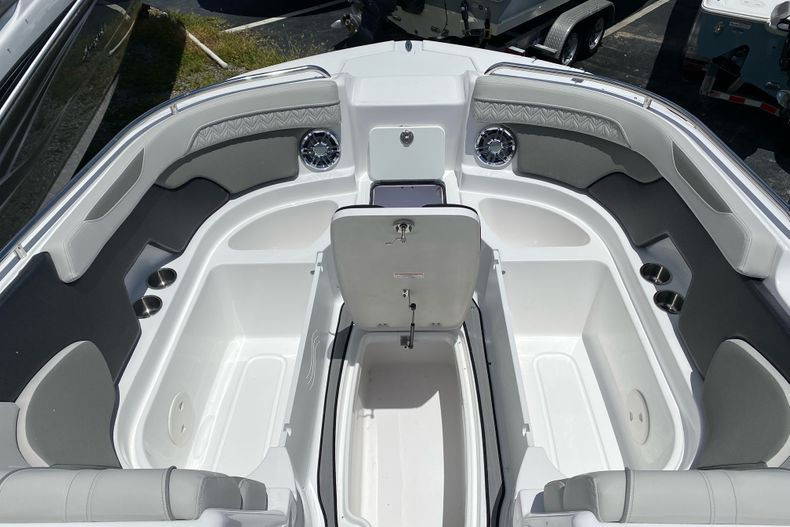 New 2022 Hurricane SunDeck OB SD 2400 OB #7203 image 10