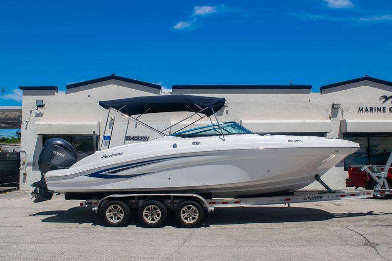 New 2022 Hurricane SunDeck SD 2690 OB #5582 image 1