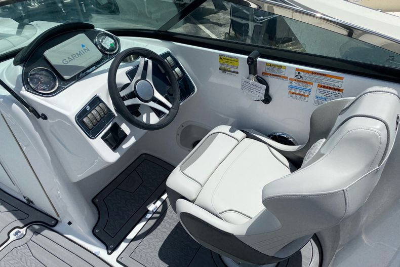 New 2022 Hurricane SunDeck OB SD 2400 OB #7203 image 13