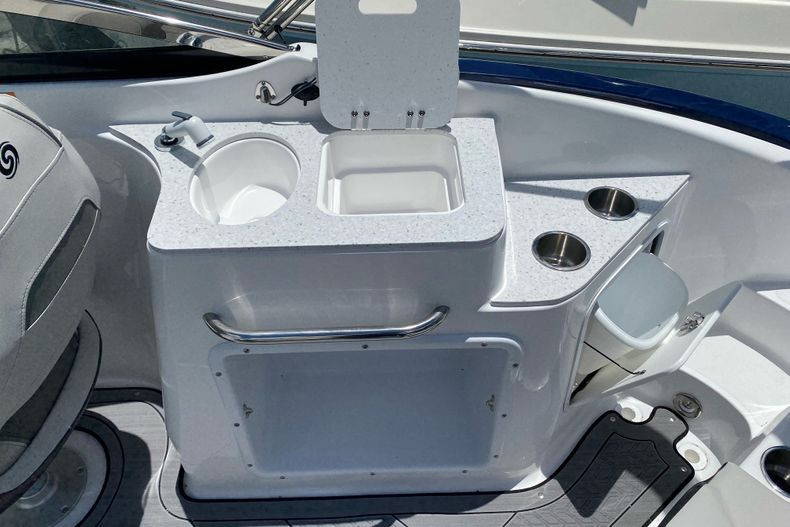 New 2022 Hurricane SunDeck OB SD 2400 OB #7203 image 20