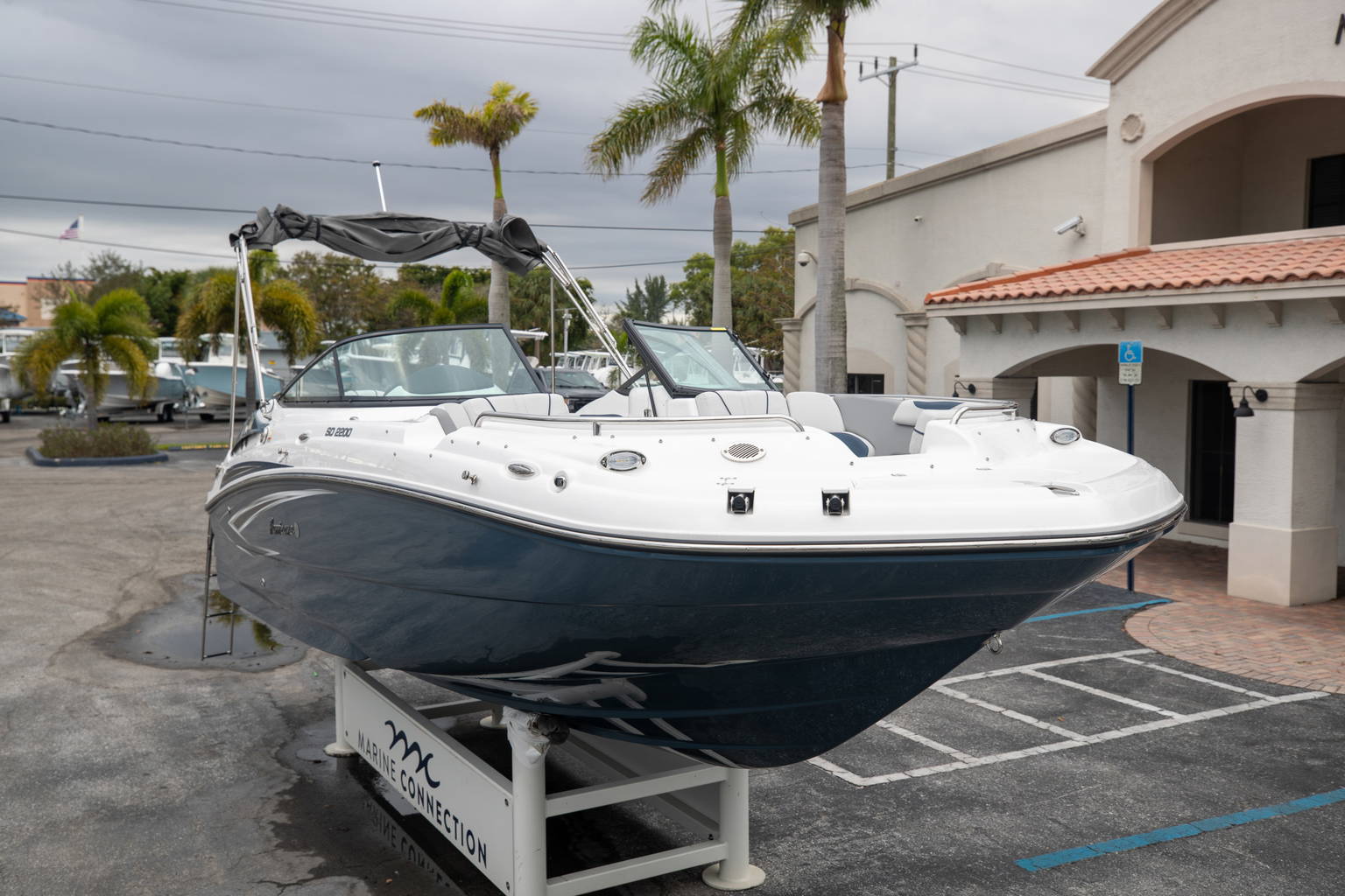 New 2023 Hurricane SunDeck 2200 OB #4955 image 2