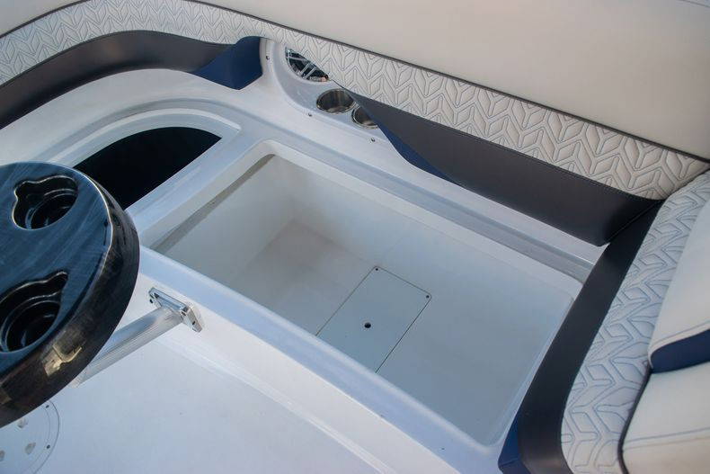 New 2022 Hurricane SunDeck SD 2690 OB #5582 image 15