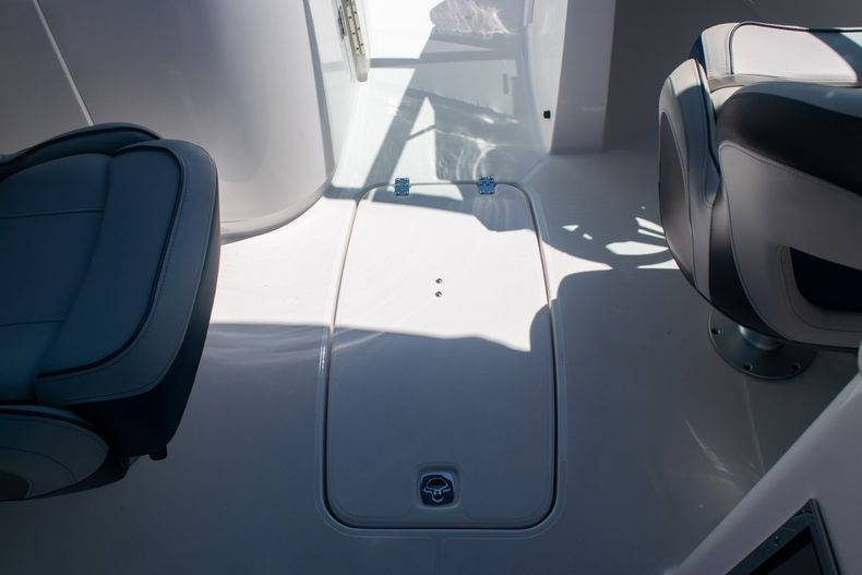 New 2022 Hurricane SunDeck SD 2690 OB #5582 image 18