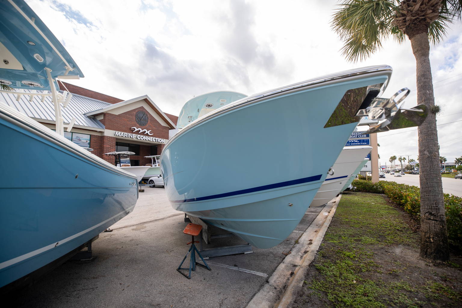 New 2024 Cobia 280 CC #D018 image 3