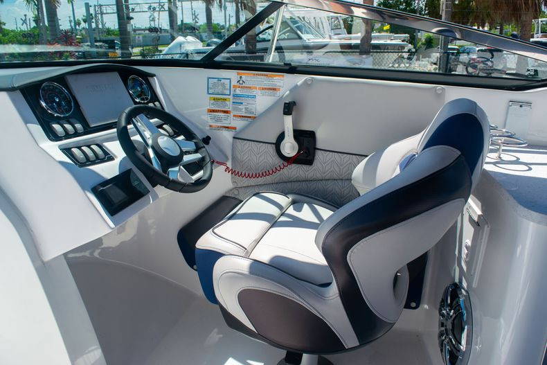 New 2022 Hurricane SunDeck SD 2690 OB #5582 image 20