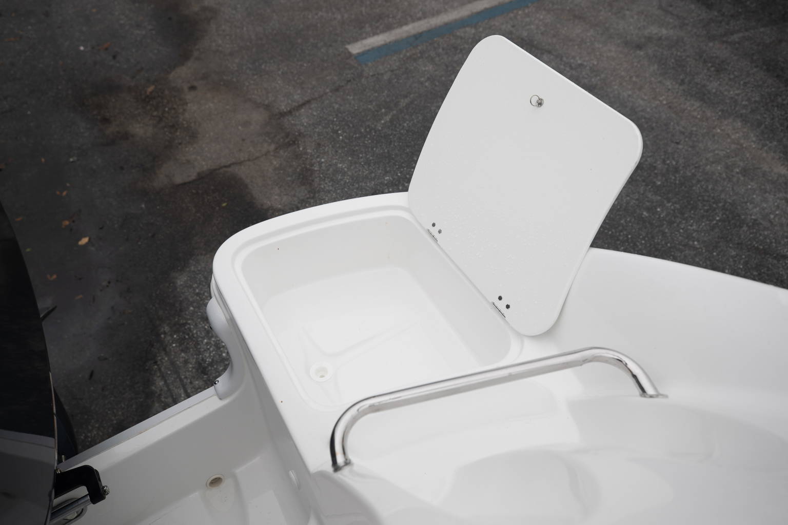 Alternative image of Hurricane SunDeck 2400 OB in Stuart, FL
