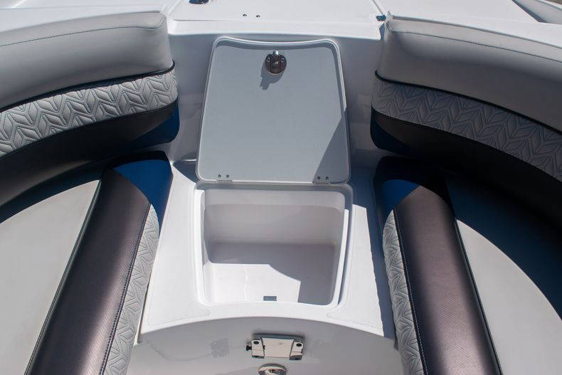New 2022 Hurricane SunDeck SD 2690 OB #5582 image 32
