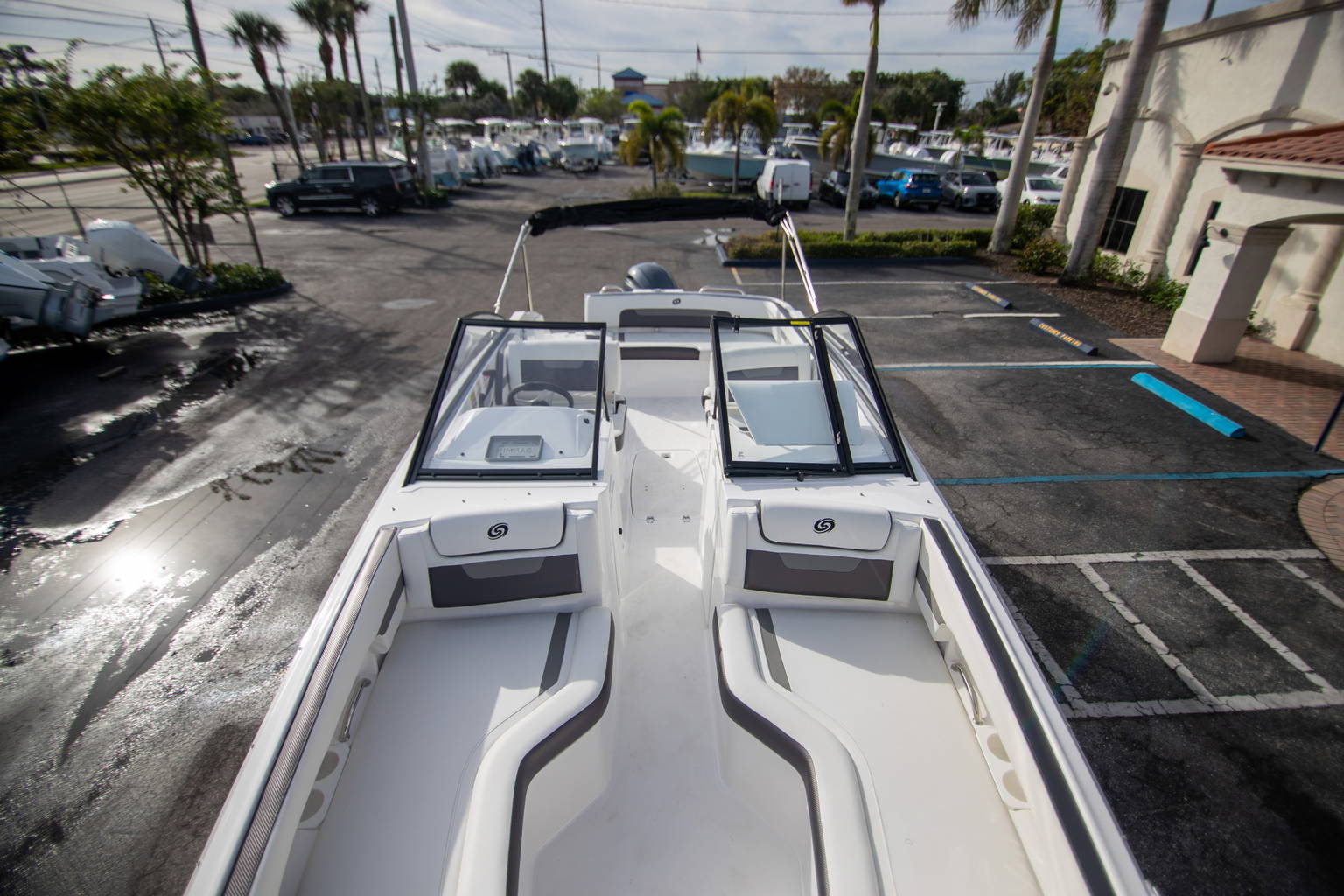 New 2023 Hurricane SunDeck 235 OB #0304 image 5