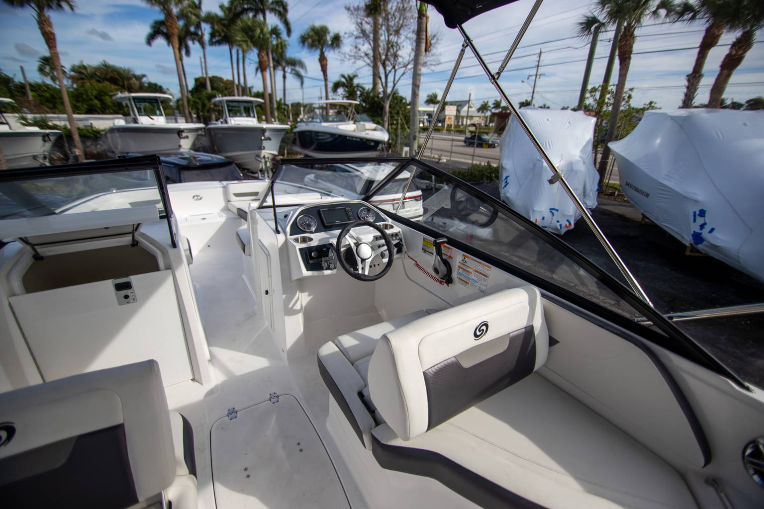 New 2023 Hurricane SunDeck 235 OB #0304 image 6