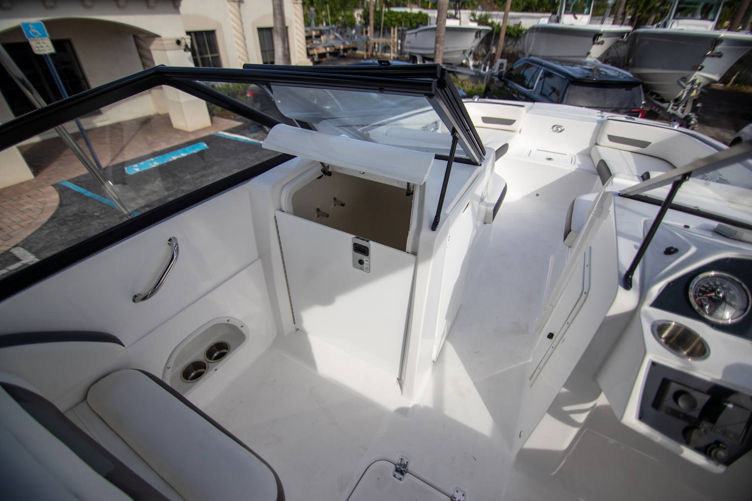 New 2023 Hurricane SunDeck 235 OB #0304 image 8