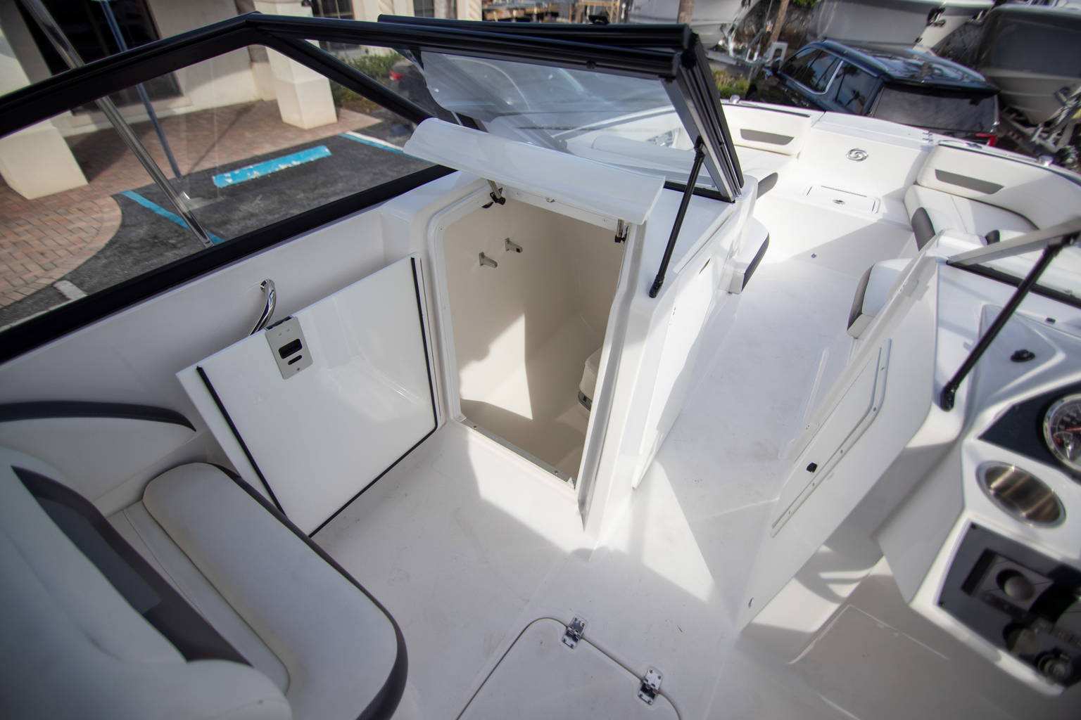 New 2023 Hurricane SunDeck 235 OB #0304 image 10