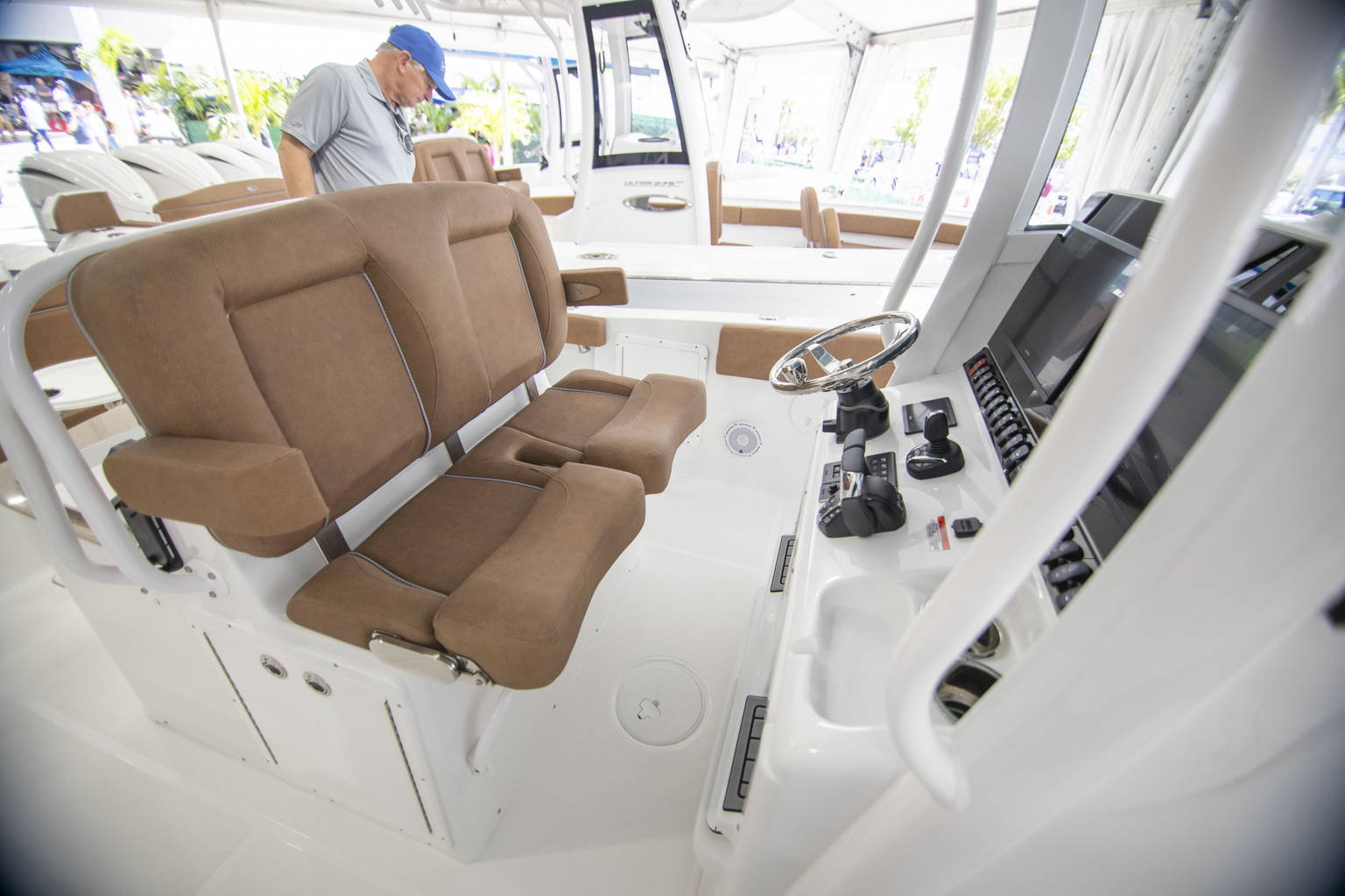 New 2024 Sea Hunt Ultra 305 SE #0038 image 11