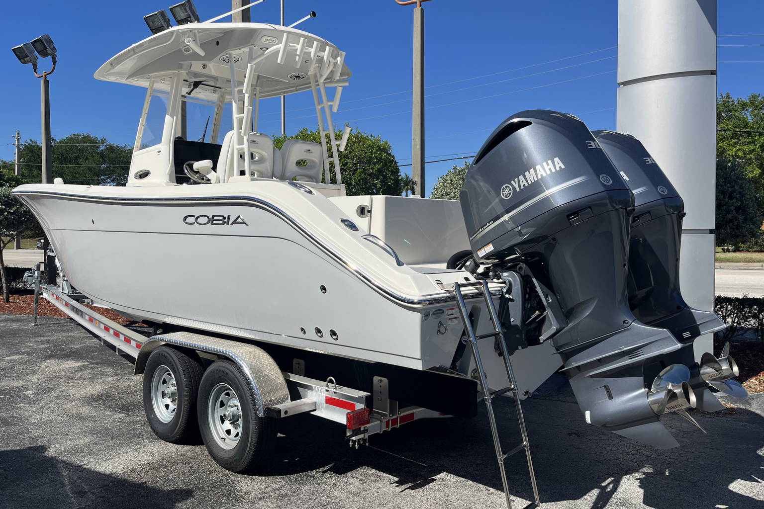 Used 2020 Cobia 301 #Z035 image 4
