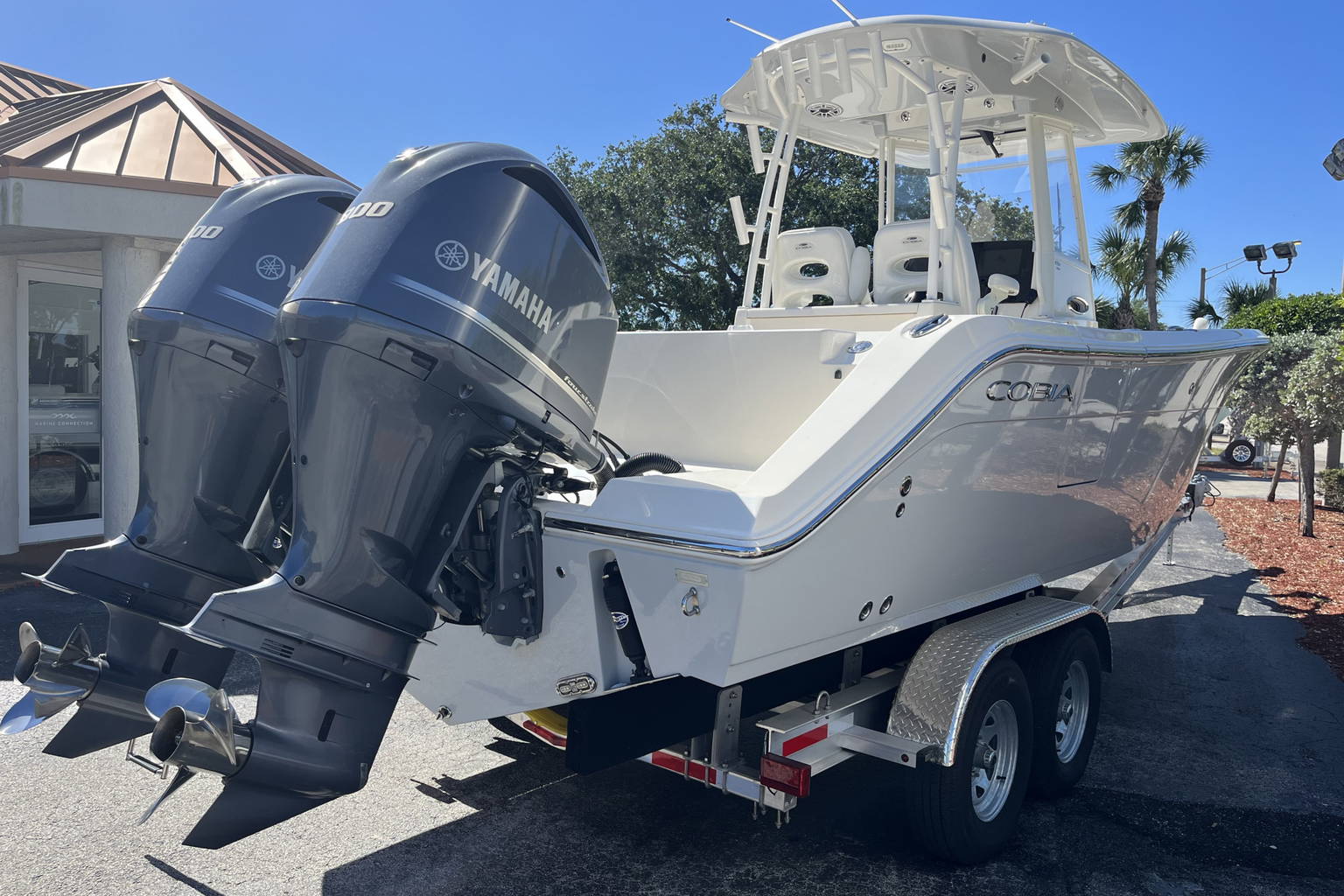 Used 2020 Cobia 301 #Z035 image 5