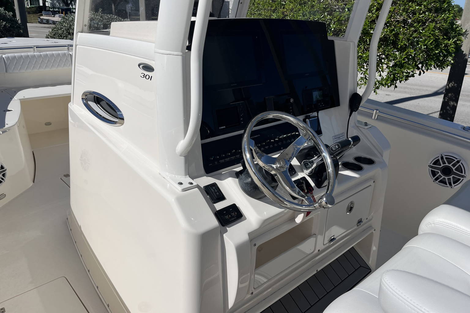 Used 2020 Cobia 301 #Z035 image 15